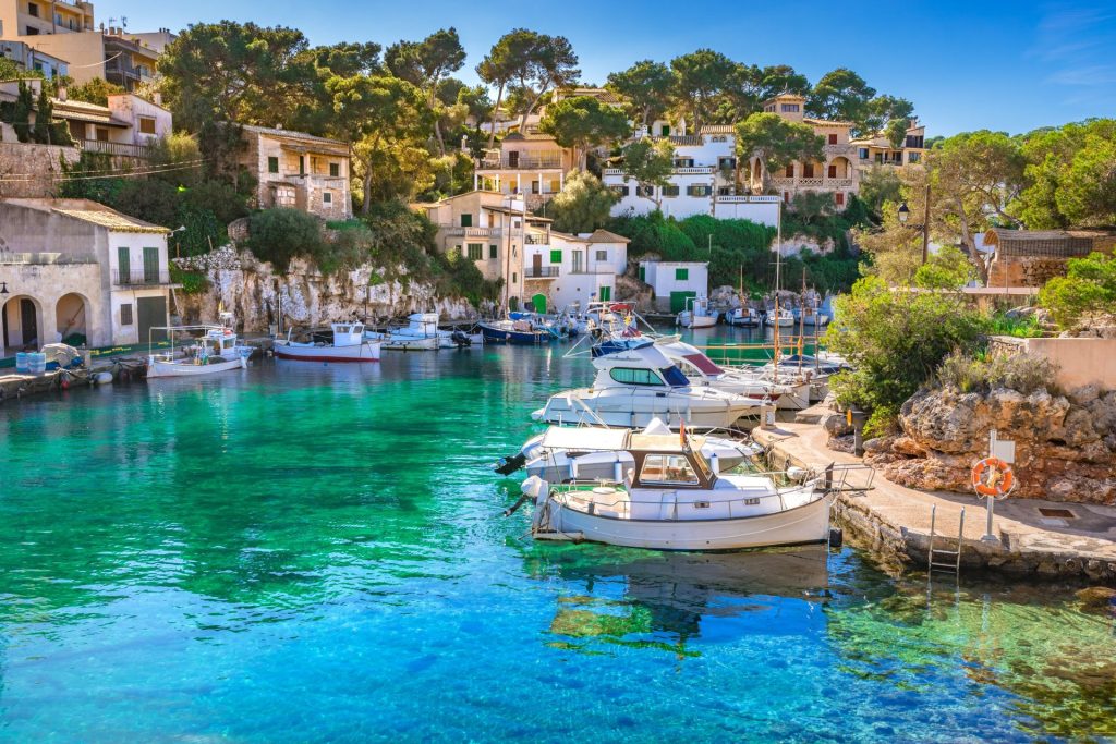 Porticciolo e borgo nel sud di Maiorca
